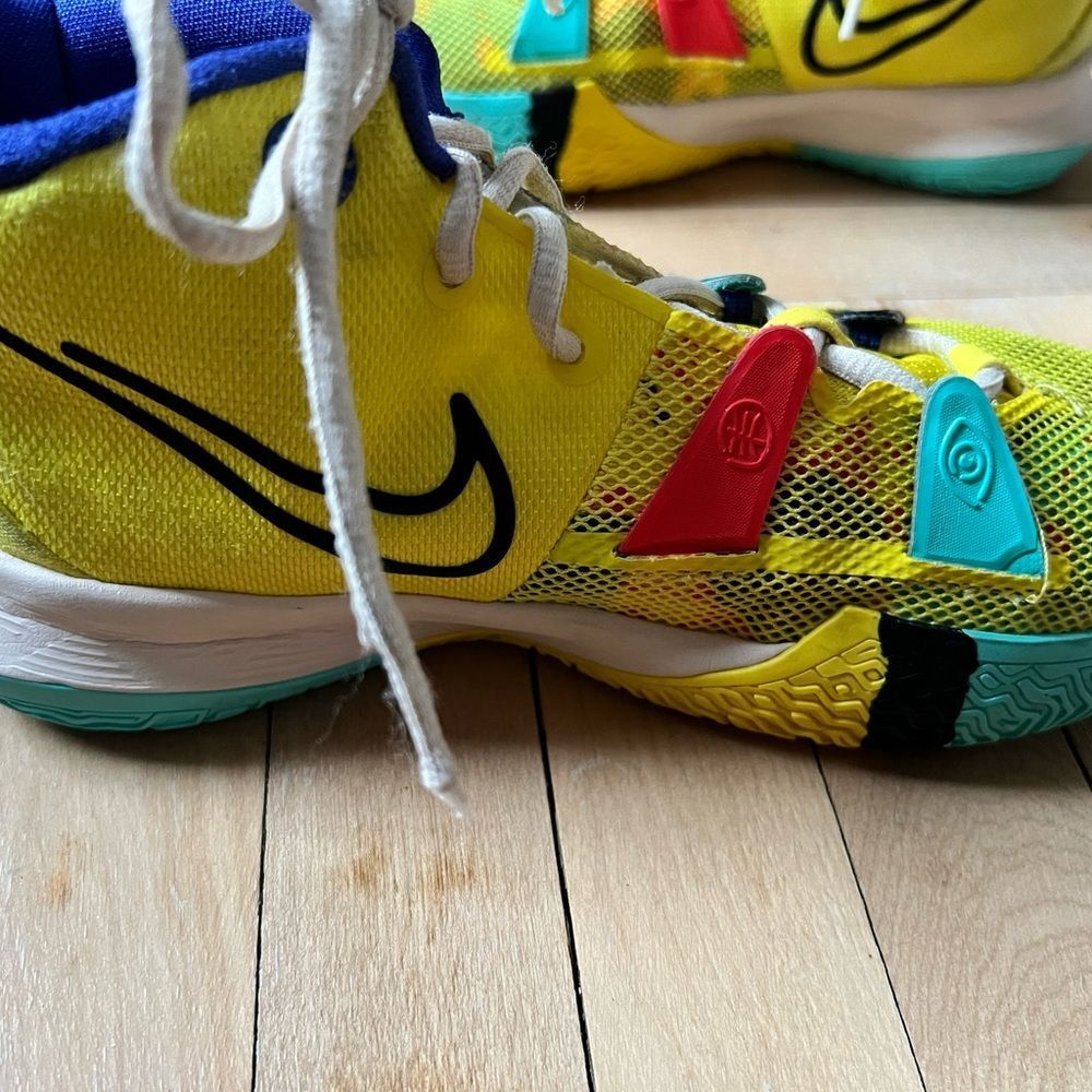 Nike Kyrie SpongeBob Athletic Shoes size 5.5 - Picture 6 of 9